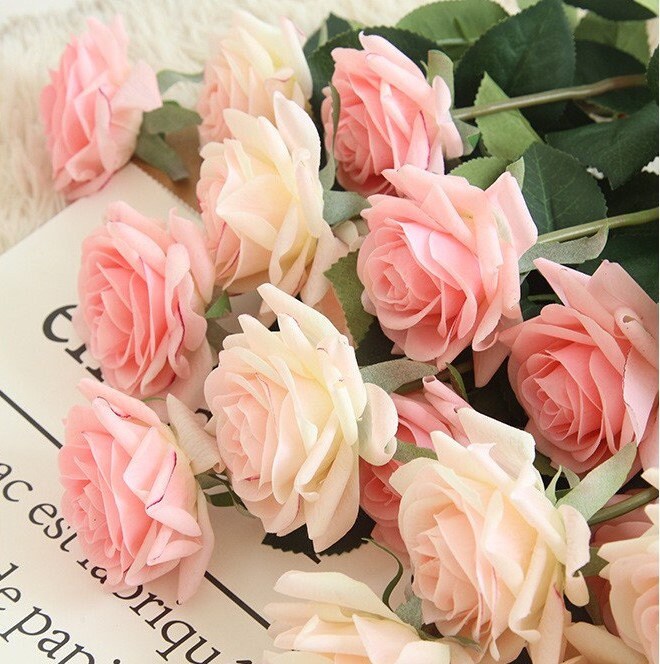 10 Stiele erröten rosa Austen's Real Touch feuchtigkeitsspendende Rose Durchmesser 9 cm Hochzeitsblumen für Tischdekoration, Zeremonie, Empfang