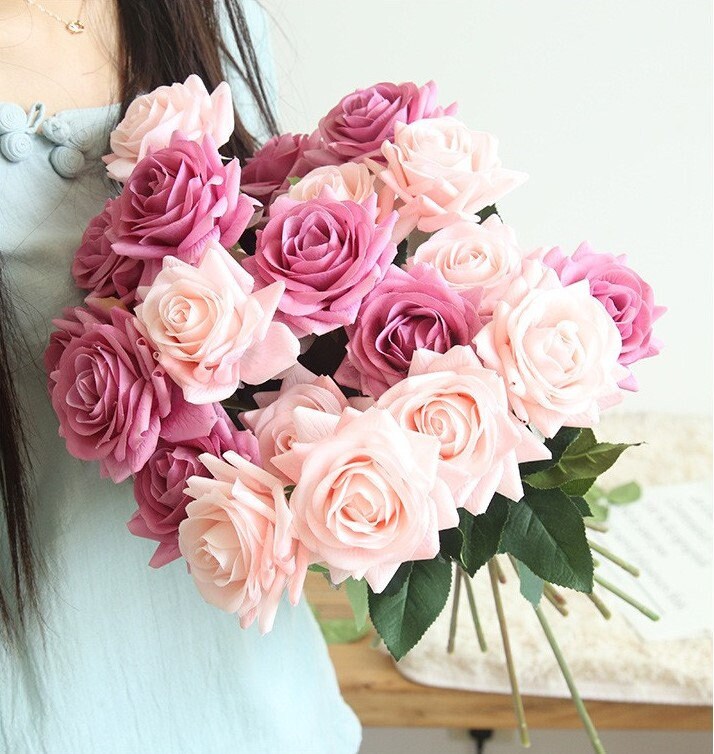 10 Stiele erröten rosa Austen's Real Touch feuchtigkeitsspendende Rose Durchmesser 9 cm Hochzeitsblumen für Tischdekoration, Zeremonie, Empfang