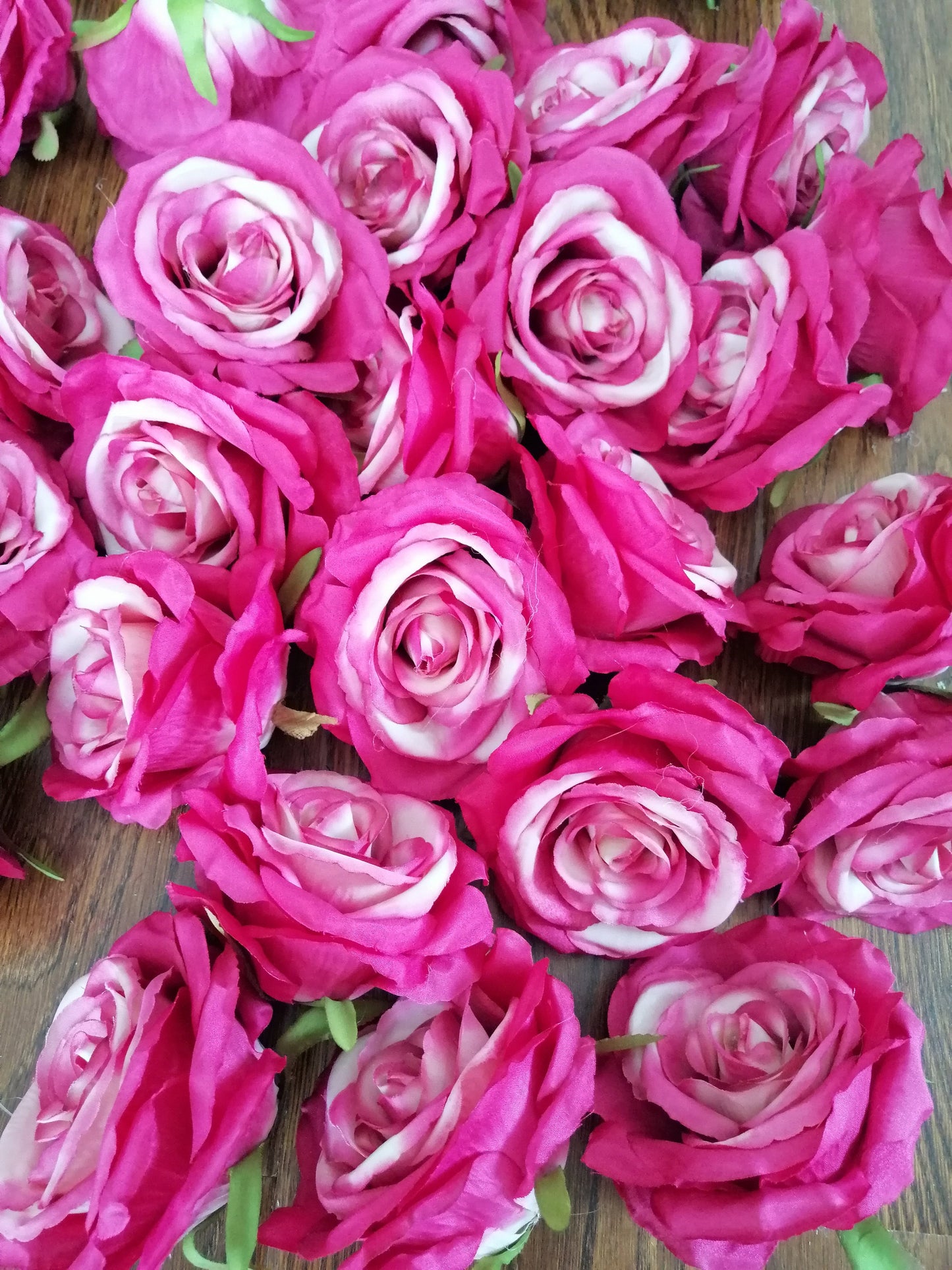 New Arrival Wholesale Wedding Flower 50 Heads Simulation Silk Rose Camellia Wedding Decoration DIY Background