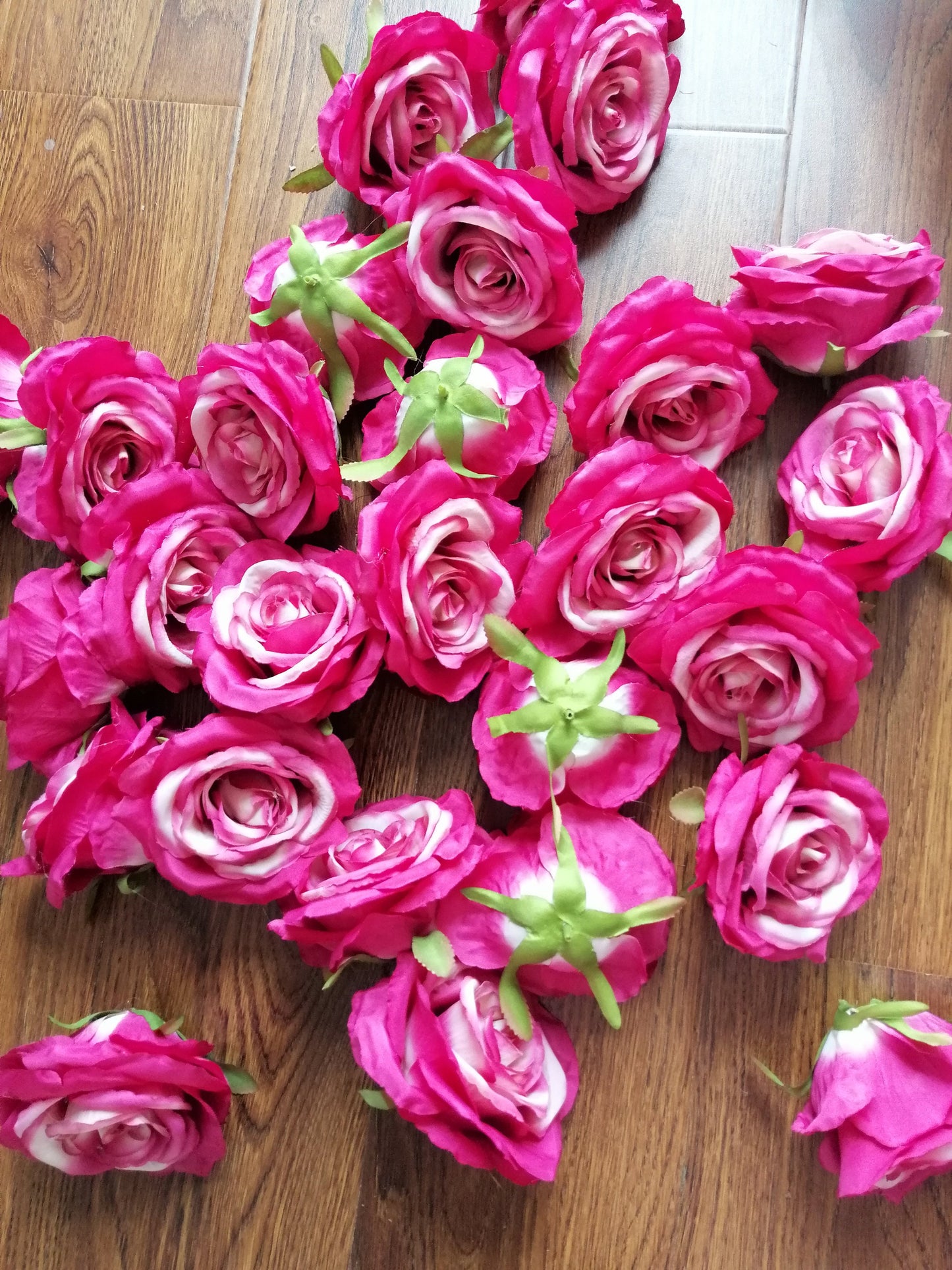 New Arrival Wholesale Wedding Flower 50 Heads Simulation Silk Rose Camellia Wedding Decoration DIY Background