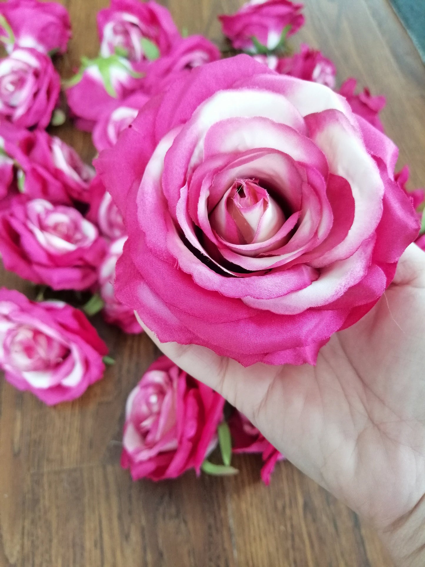 New Arrival Wholesale Wedding Flower 50 Heads Simulation Silk Rose Camellia Wedding Decoration DIY Background