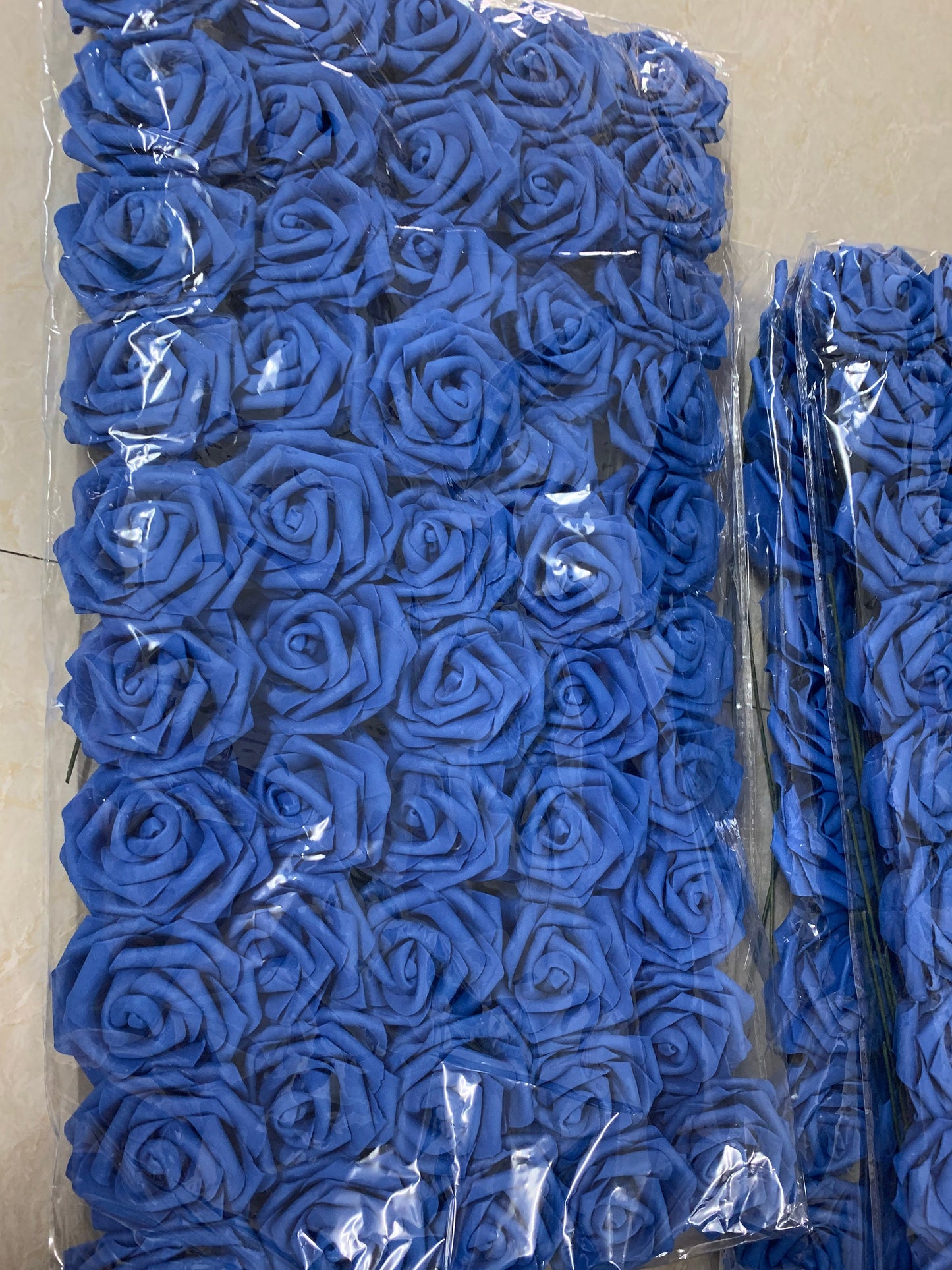 100 Stück königsblaue Hochzeitsblumen PE-Schaum-Rosen für Brautstrauß, Hochzeits-Mittelstück, Dekoration, floral, Durchmesser 7–8 cm