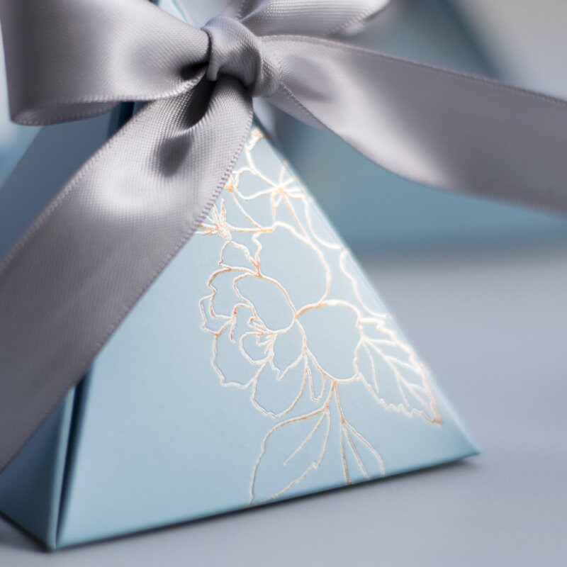 High Quality Trigonal Pyramidal Candy Boxes Blue Romatic Wedding Party Baby Shower Favor Box decor Souvenirs Sweet Love Candy Boxes