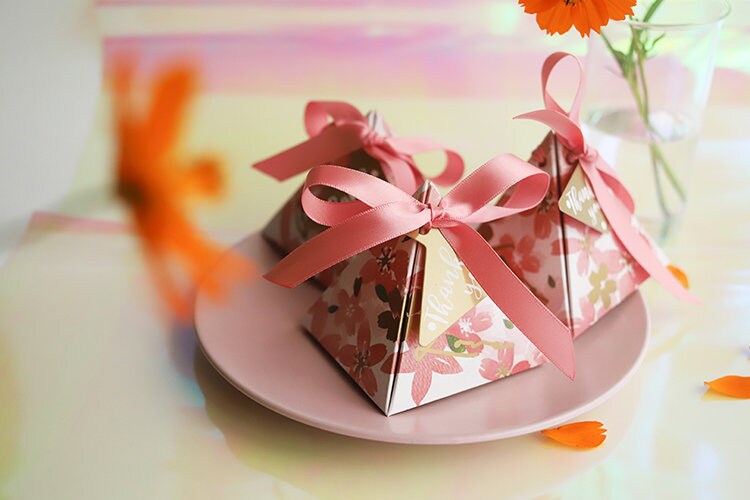 New Pink Cherry Blossom Sakura Boxes Wedding Party Bride Shower Baby Shower Candy Boxes Japanese style Pyramid Favor box 50pcs