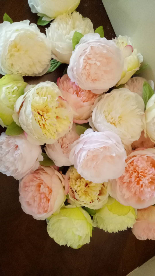 Künstliche Pfingstrosen aus Seide, 50 Köpfe, Großhandelsblumen für Hochzeitsmittelstücke, Kulissen, Dekorationszubehör, 8 Farben