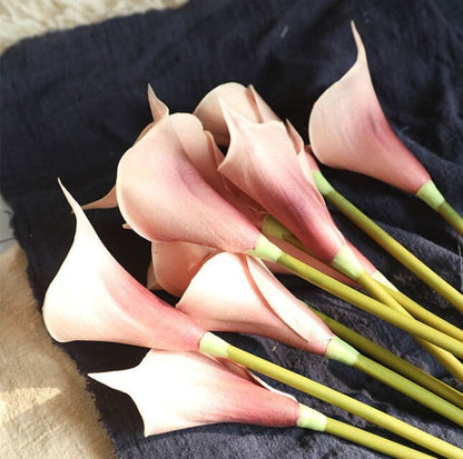 12 Stiele königliche Calla-Lilien-Kobaltblumen, echte Touch-Calla-Lilien, Latexblumen für Hochzeitsstrauß-Tischaufsätze