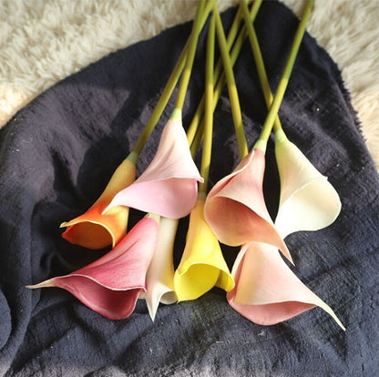 12 Stiele königliche Calla-Lilien-Kobaltblumen, echte Touch-Calla-Lilien, Latexblumen für Hochzeitsstrauß-Tischaufsätze